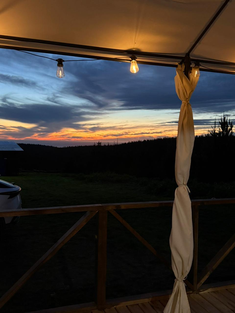 Anochecer en la cabaña